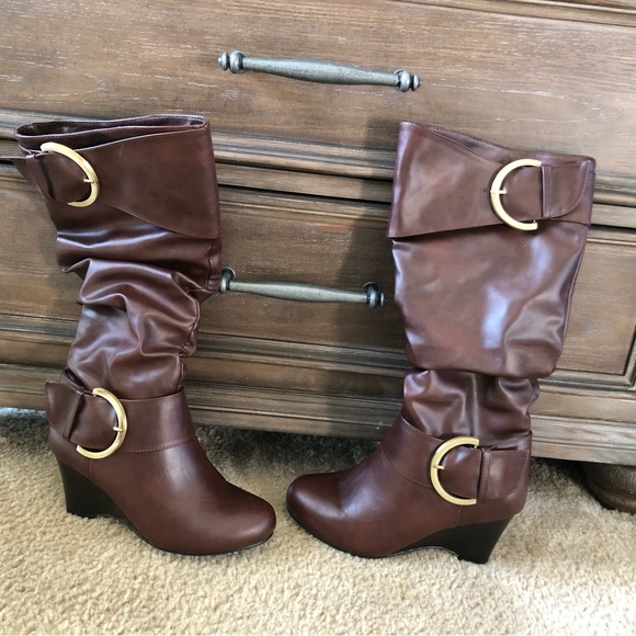 JOURNEE COLLECTION Buckle Detail Wedge Boots 7.5M - Picture 2 of 13